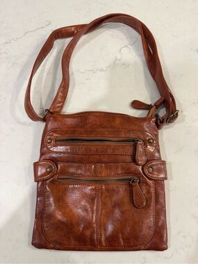 Women's Tan Leather Crossbody Bag with Zip Pockets